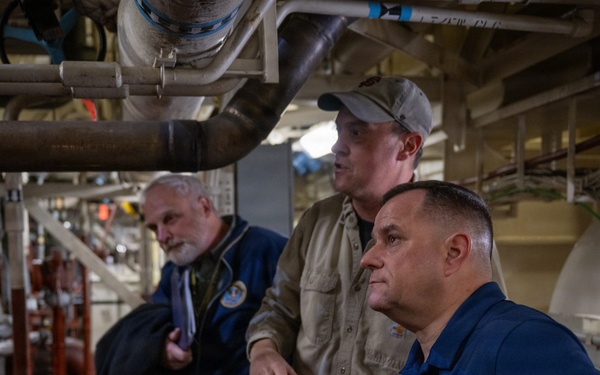 Commander, Military Sealift Command visits USNS Medgar Evers (T-AKE 13)