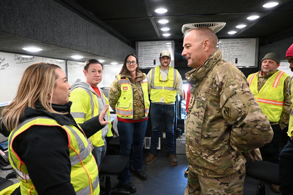 Mission Specialist Meets with Chief of Engineers