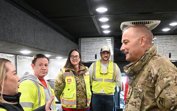 Mission Specialist Meets with Chief of Engineers