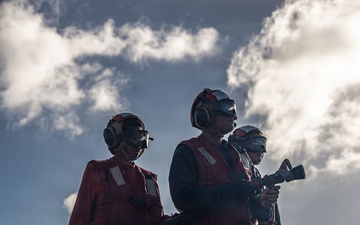 USS Bainbridge Conducts Aviation Fire Fighting Drill