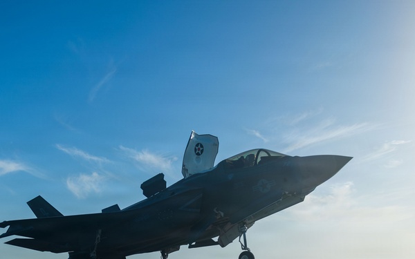 11th MEU Marines, Sailors Conduct Flight Operations Aboard USS Boxer