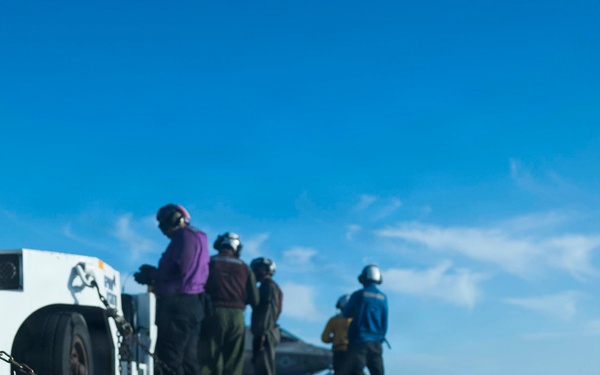11th MEU Marines, Sailors Conduct Flight Operations Aboard USS Boxer