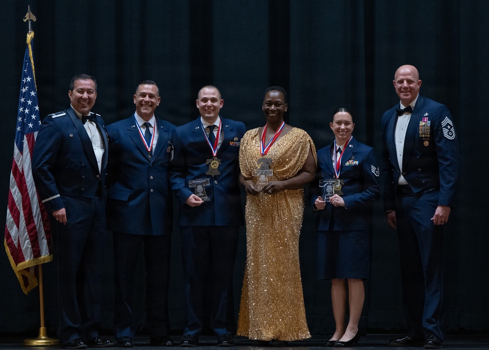 512th Airlift Wing celebrates wing award winners