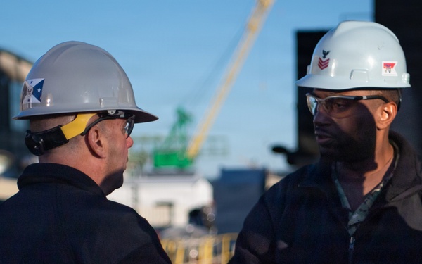 Vice Chief of Naval Operations Visits USS Ronald Reagan