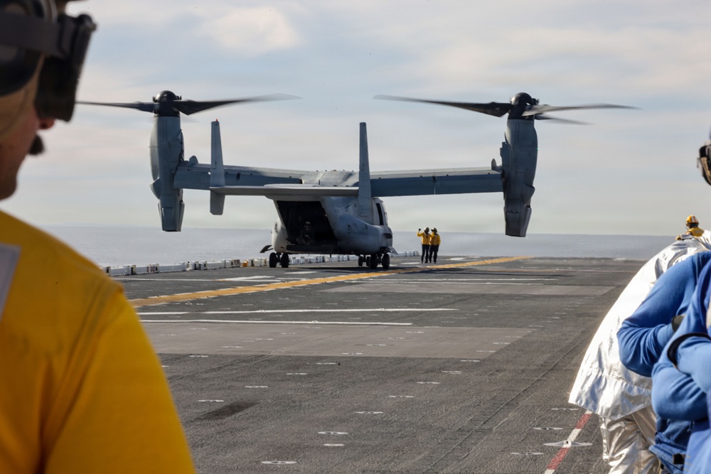 VMM-364, HMLA-169, and HMLA-267 conduct deck landing qualifications aboard USS Makin Island