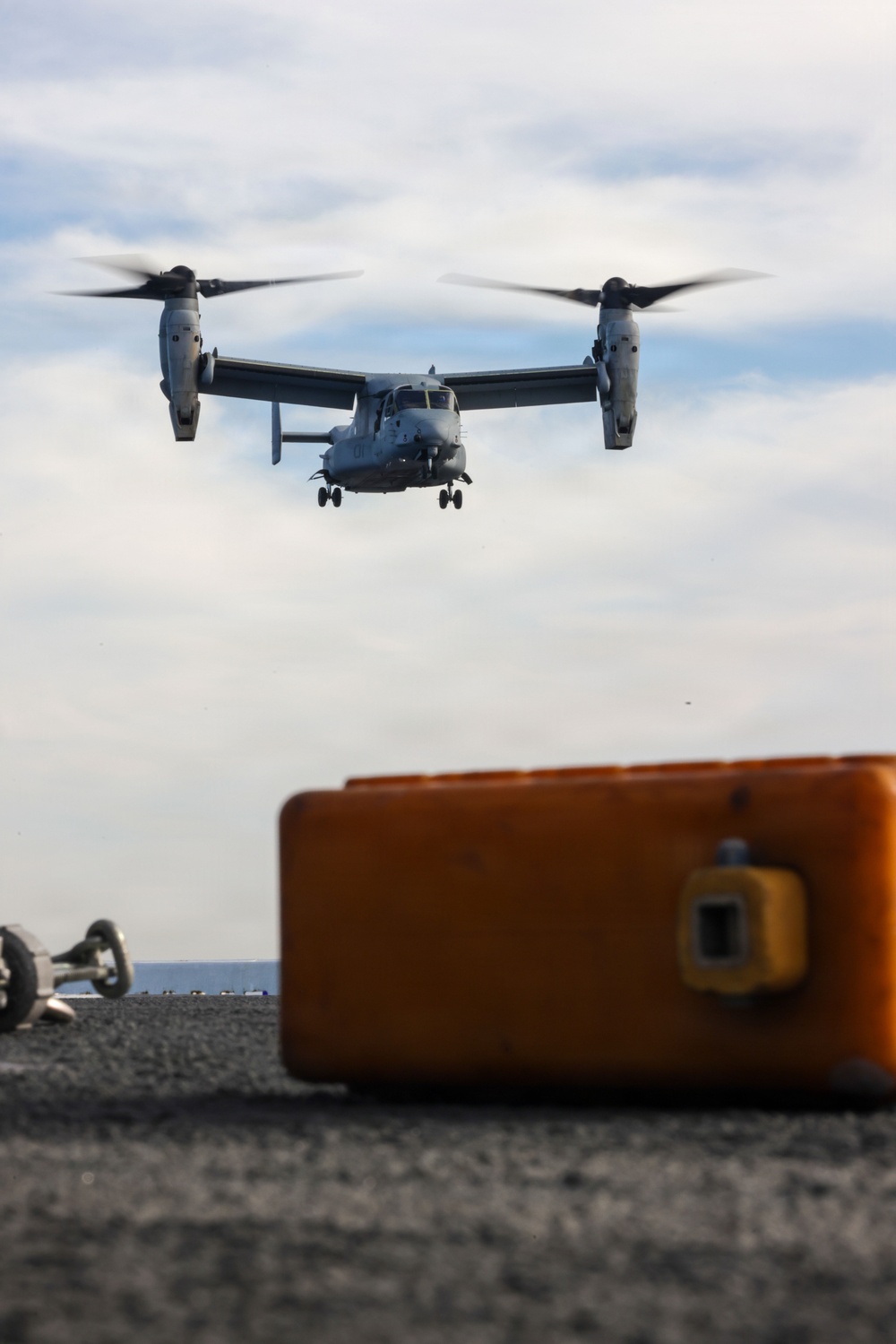 VMM-364, HMLA-169, and HMLA-267 conduct deck landing qualifications aboard USS Makin Island