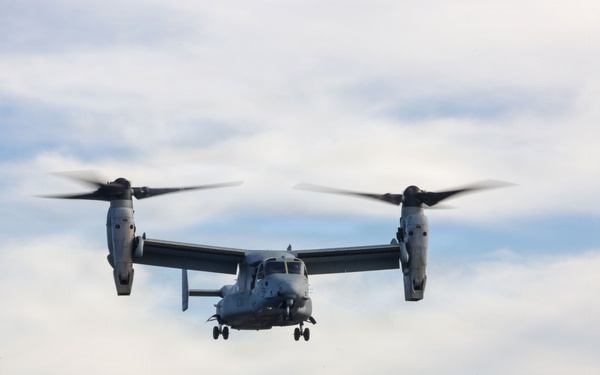 VMM-364, HMLA-169, and HMLA-267 conduct deck landing qualifications aboard USS Makin Island