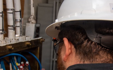 Ronald Reagan Sailors and Contractors Execute Maintenance Operations