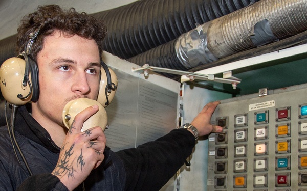 Ronald Reagan Sailors and Contractors Execute Maintenance Operations