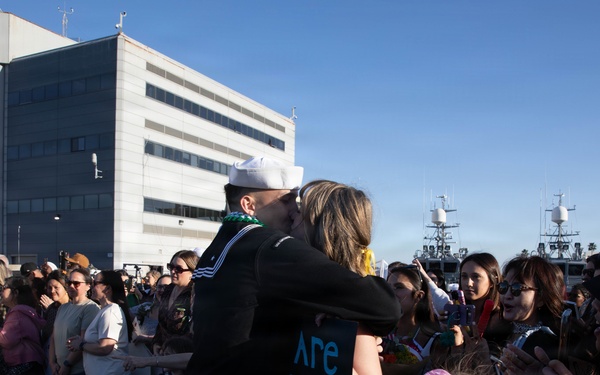 USS Greeneville Returns Home Following Deployment