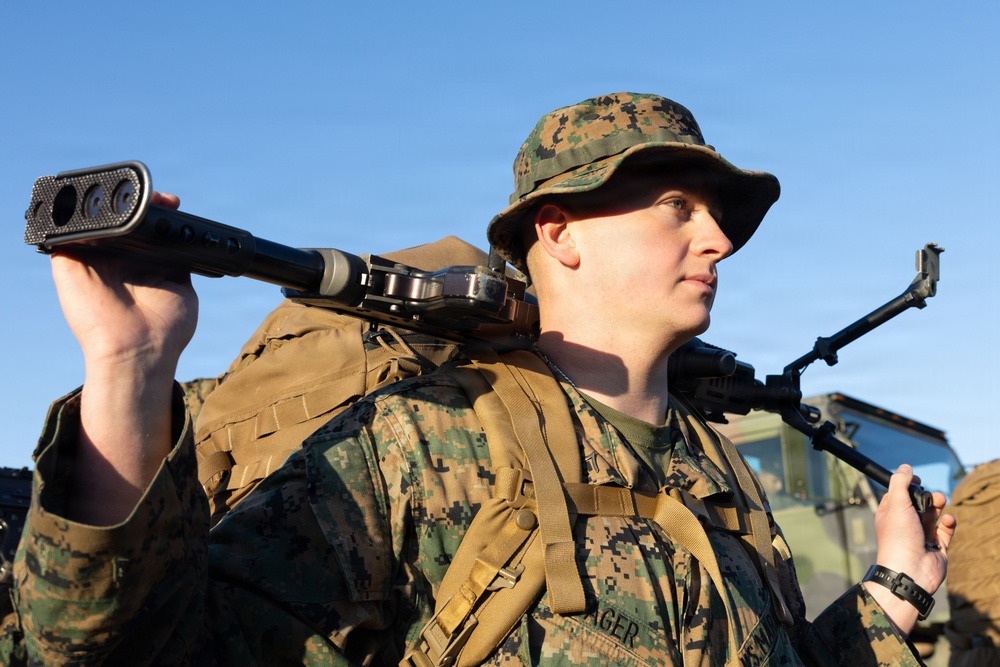 1st CRR and 1st Marine Division Marines conduct a machine gun range