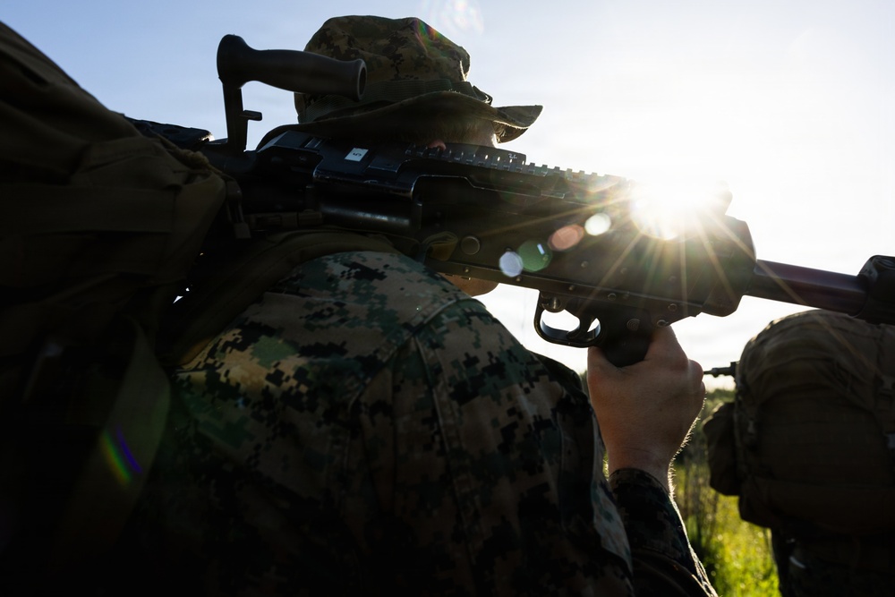 1st CRR and 1st Marine Division Marines conduct a machine gun range