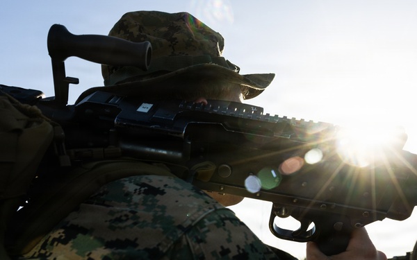 1st CRR and 1st Marine Division Marines conduct a machine gun range