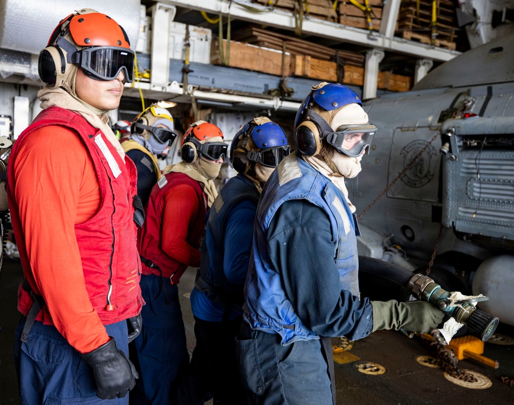 USS Gettysburg (CG-64) Sailors FIght Simulated Fire
