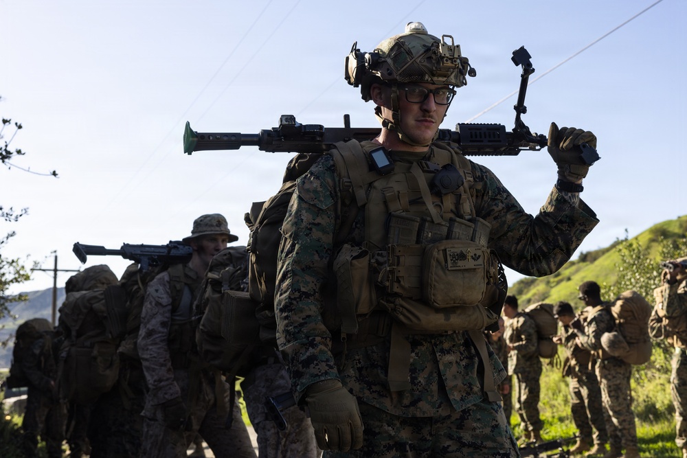 1st CRR and 1st Marine Division Marines conduct a machine gun range
