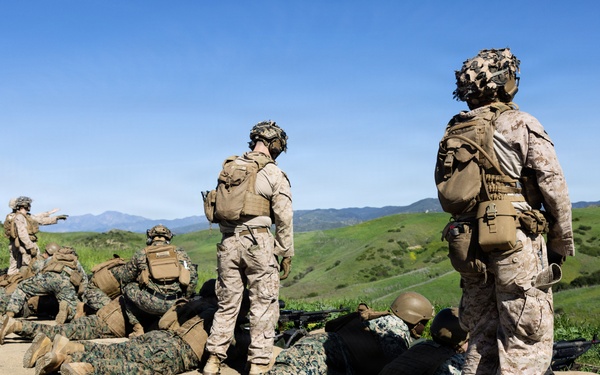 1st CRR and 1st Marine Division Marines conduct a machine gun range