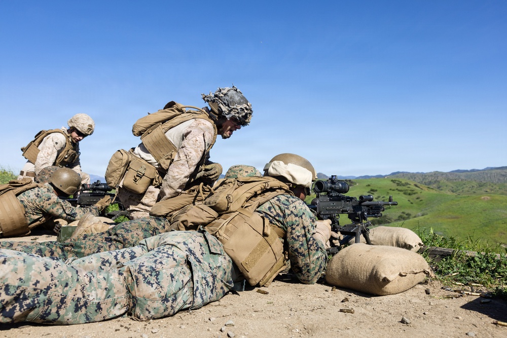 1st CRR and 1st Marine Division Marines conduct a machine gun range