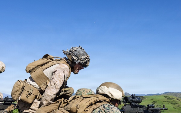 1st CRR and 1st Marine Division Marines conduct a machine gun range