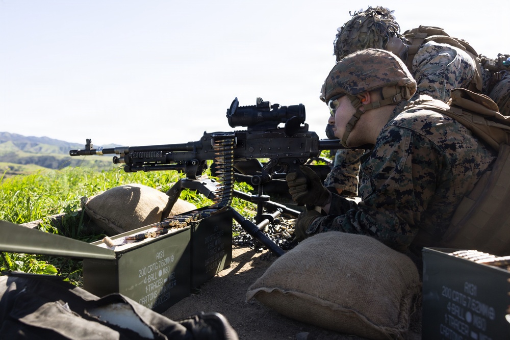 1st CRR and 1st Marine Division Marines conduct a machine gun range