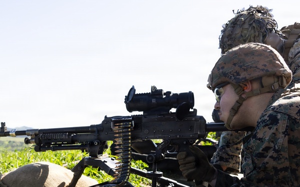 1st CRR and 1st Marine Division Marines conduct a machine gun range