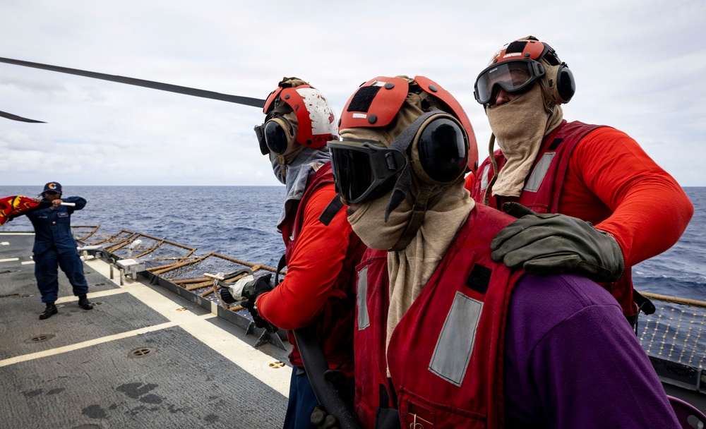 USS Gettysburg (CG-64) Sailors Combat a Simulated Fire