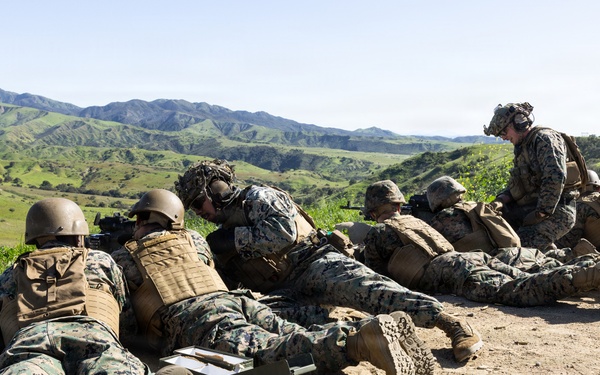 1st CRR and 1st Marine Division Marines conduct a machine gun range