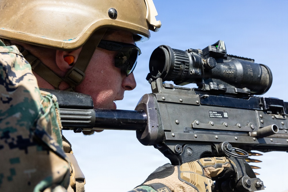 1st CRR and 1st Marine Division Marines conduct a machine gun range