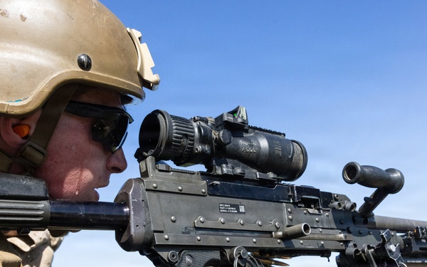 1st CRR and 1st Marine Division Marines conduct a machine gun range