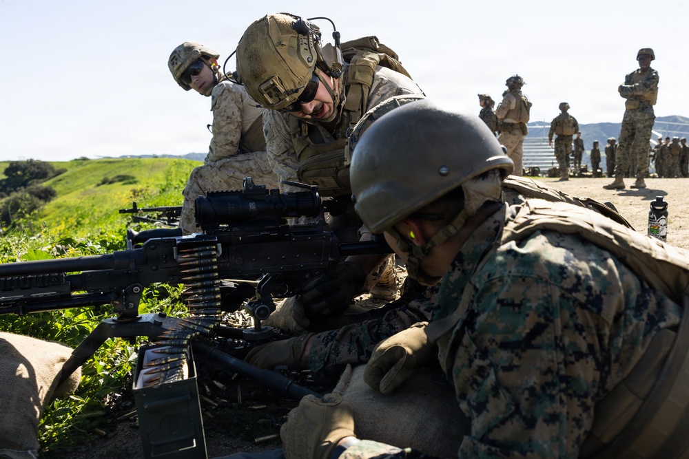 1st CRR and 1st Marine Division Marines conduct a machine gun range