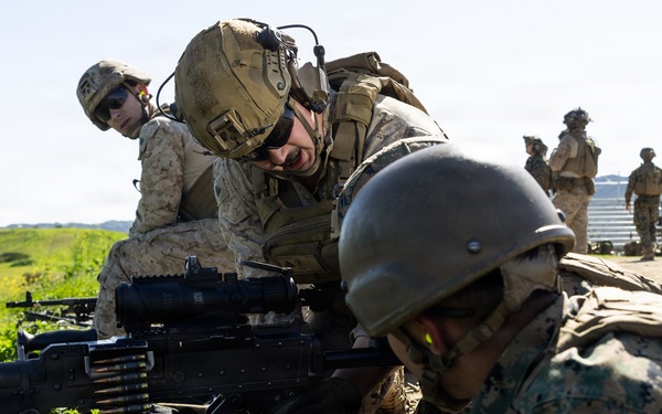 1st CRR and 1st Marine Division Marines conduct a machine gun range