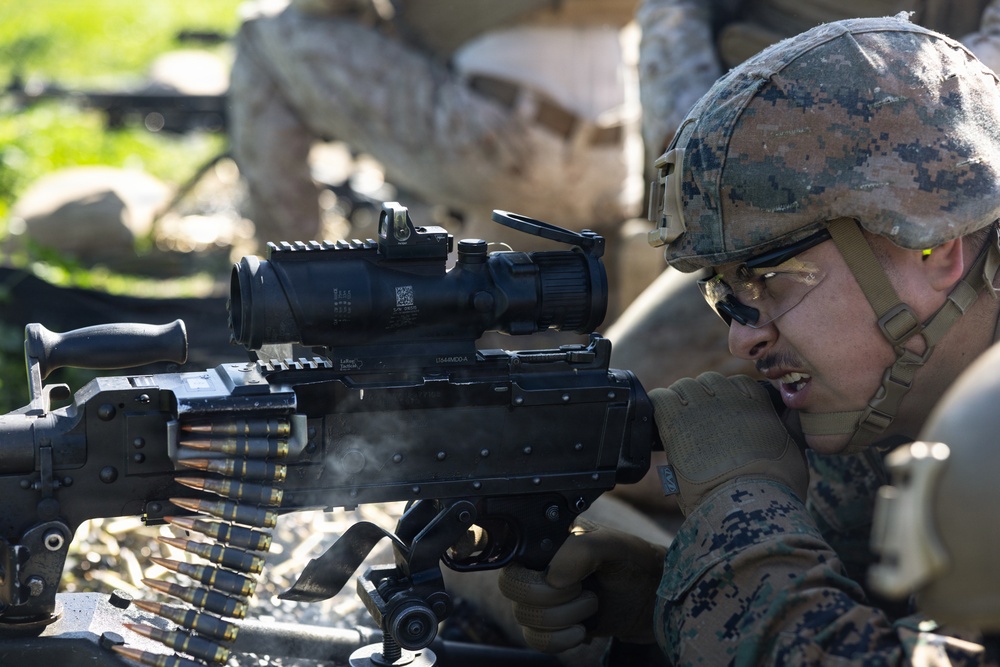 1st CRR and 1st Marine Division Marines conduct a machine gun range