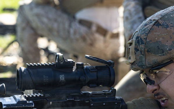 1st CRR and 1st Marine Division Marines conduct a machine gun range