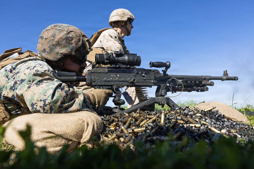1st CRR and 1st Marine Division Marines conduct a machine gun range