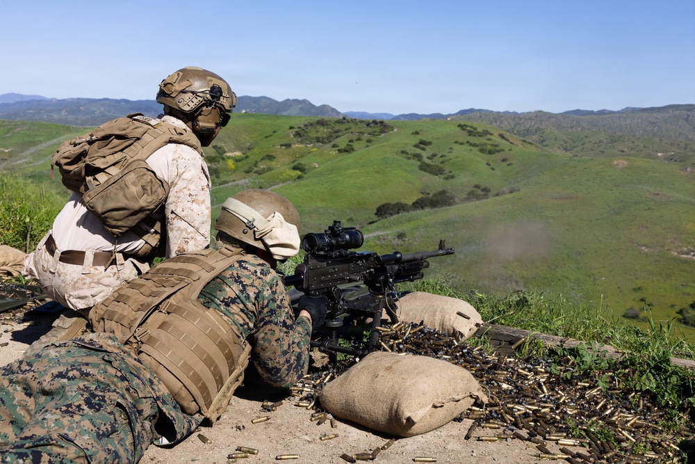 1st CRR and 1st Marine Division Marines conduct a machine gun range