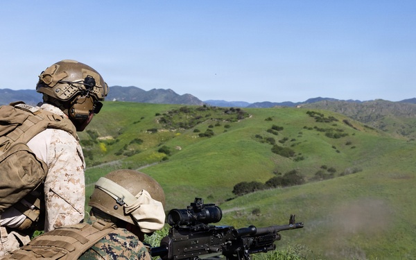 1st CRR and 1st Marine Division Marines conduct a machine gun range