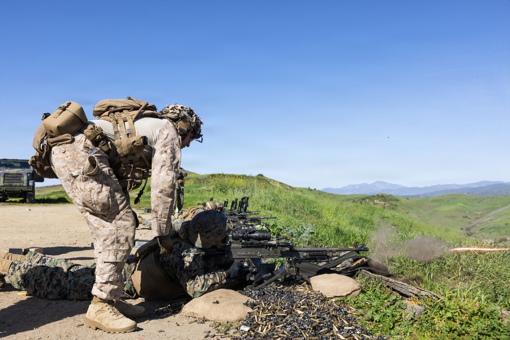 st CRR and 1st Marine Division Marines conduct a machine gun range