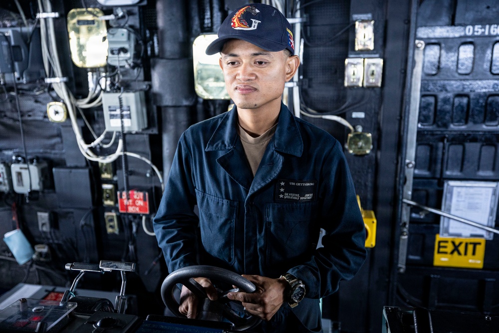 U.S. Sailors Steers USS Gettysburg (CG-64)