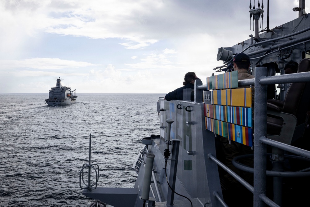 Henry J. Kaiser Fleet Replenishment Oiler USNS Kanawha (T-AO 196) Steams Alongside Ticonderoga-Class Guided-Missile Cruiser USS Gettysburg (CG 64)