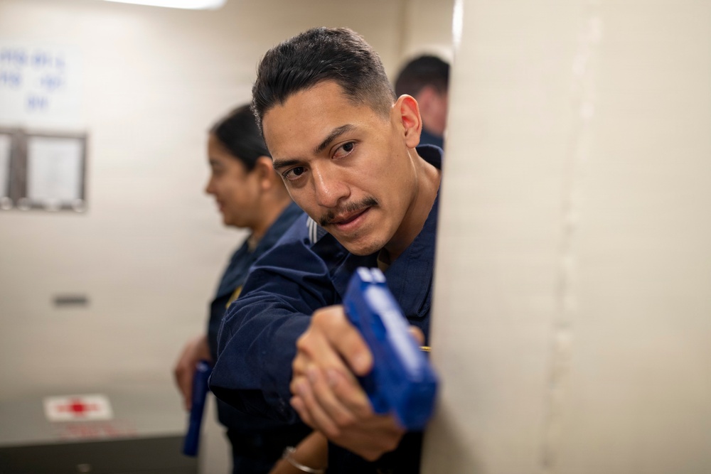 USS Tripoli Conducts Security Reaction Force Training