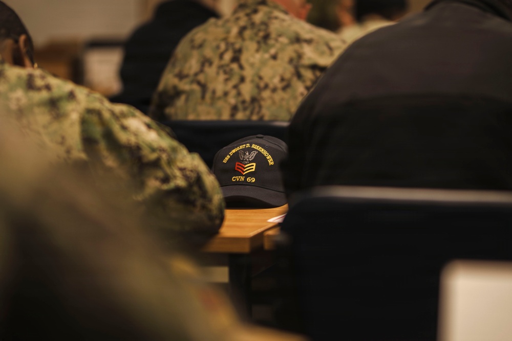 Ike Conducts Planned Incremental Availability maintenance period