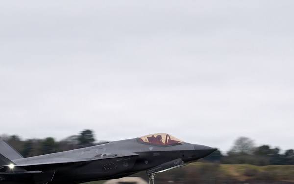 493rd, 494th FS conduct landings during exercise Point Blank