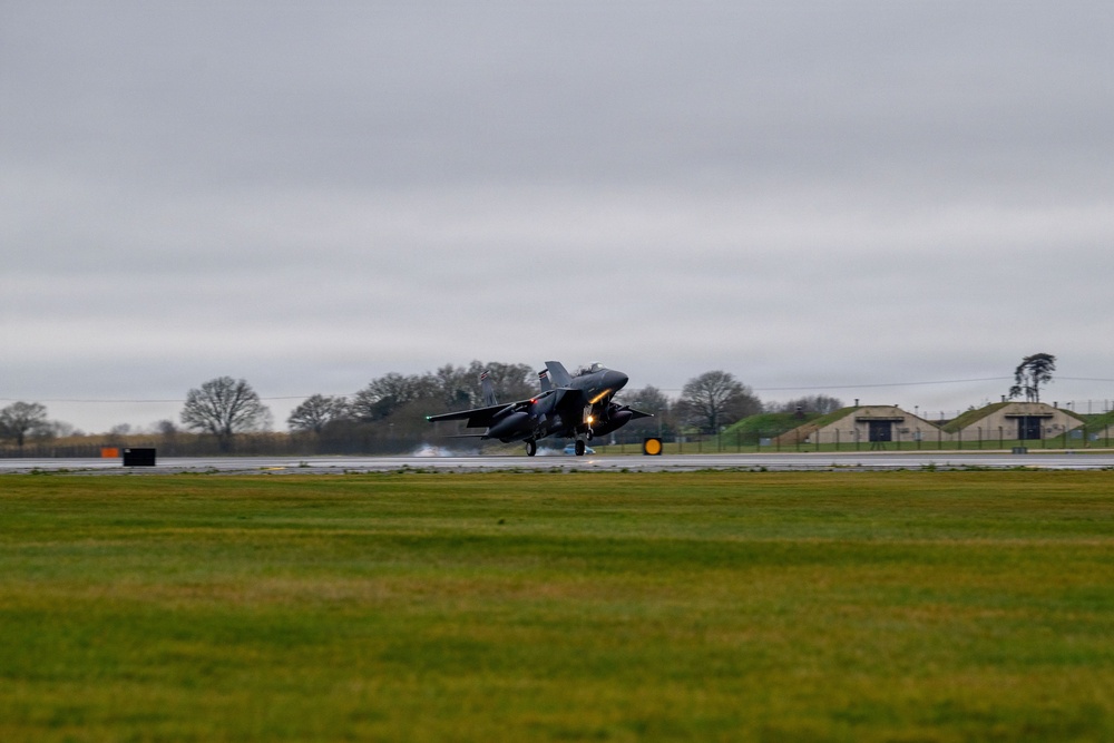 493rd, 494th FS conduct landings during exercise Point Blank