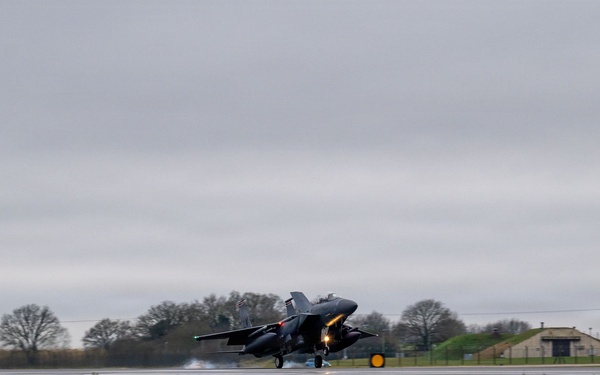 493rd, 494th FS conduct landings during exercise Point Blank