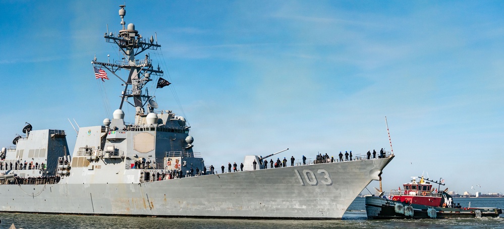 USS Truxtun (DDG 103) Departs Naval Station Norfolk