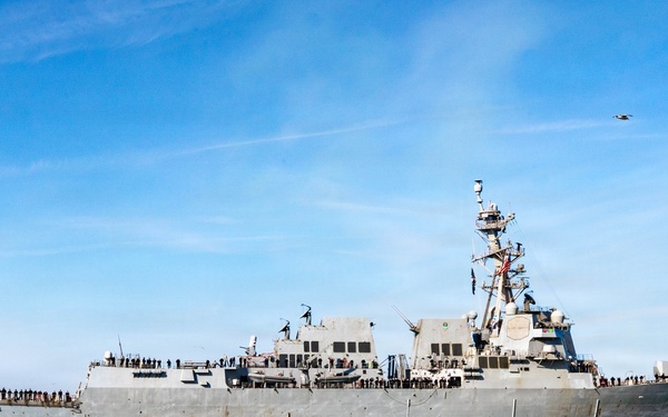 USS Truxtun (DDG 103) Departs Naval Station Norfolk