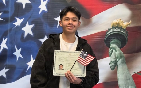 ARKANSAS GUARDSMAN VU MAI BECOMES U.S. CITIZEN WHILE SERVING STATE AND NATION