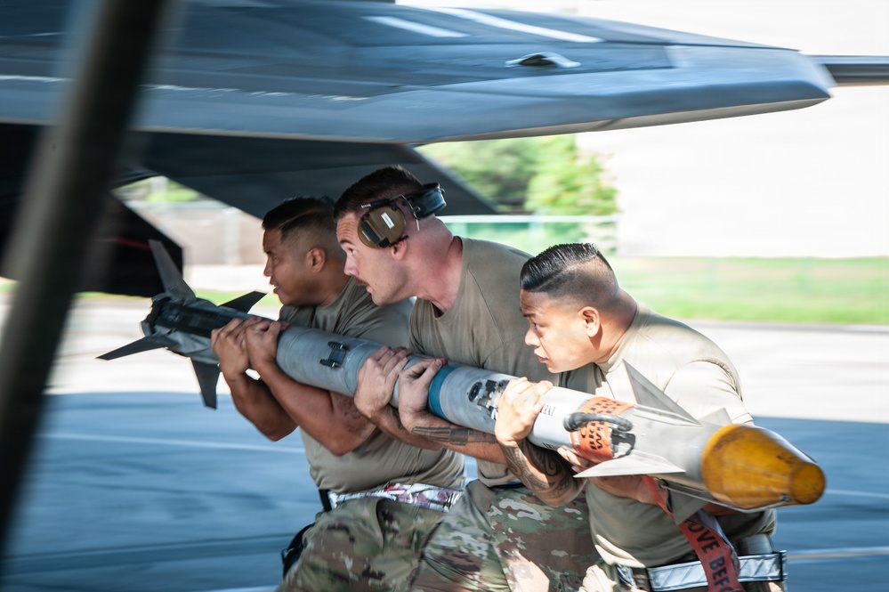 Weapons crews compete in Sentry Aloha 26-1 Load Competition