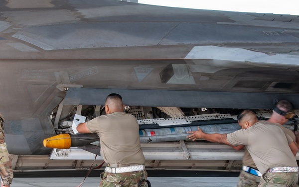 Weapons crews compete in Sentry Aloha 26-1 Load Competition