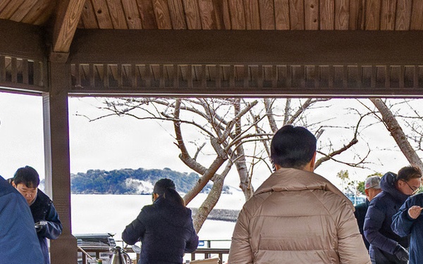 Mochitsuki event brings U.S. and Japanese medical professionals together at U.S. Naval Hospital Yokosuka