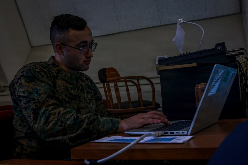5th Air Naval Gunfire Liaison Company Marines conduct back in the saddle training